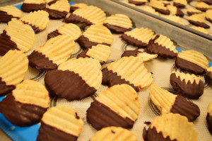 How to Make Chocolate Whisky Dipped Potato Chips - cookingwithkimberly.com